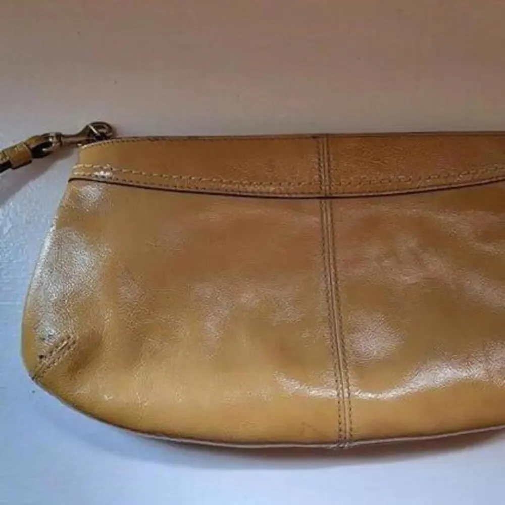Authentic Coach‎ Wristlet/Clutch, Butter Yellow Leather